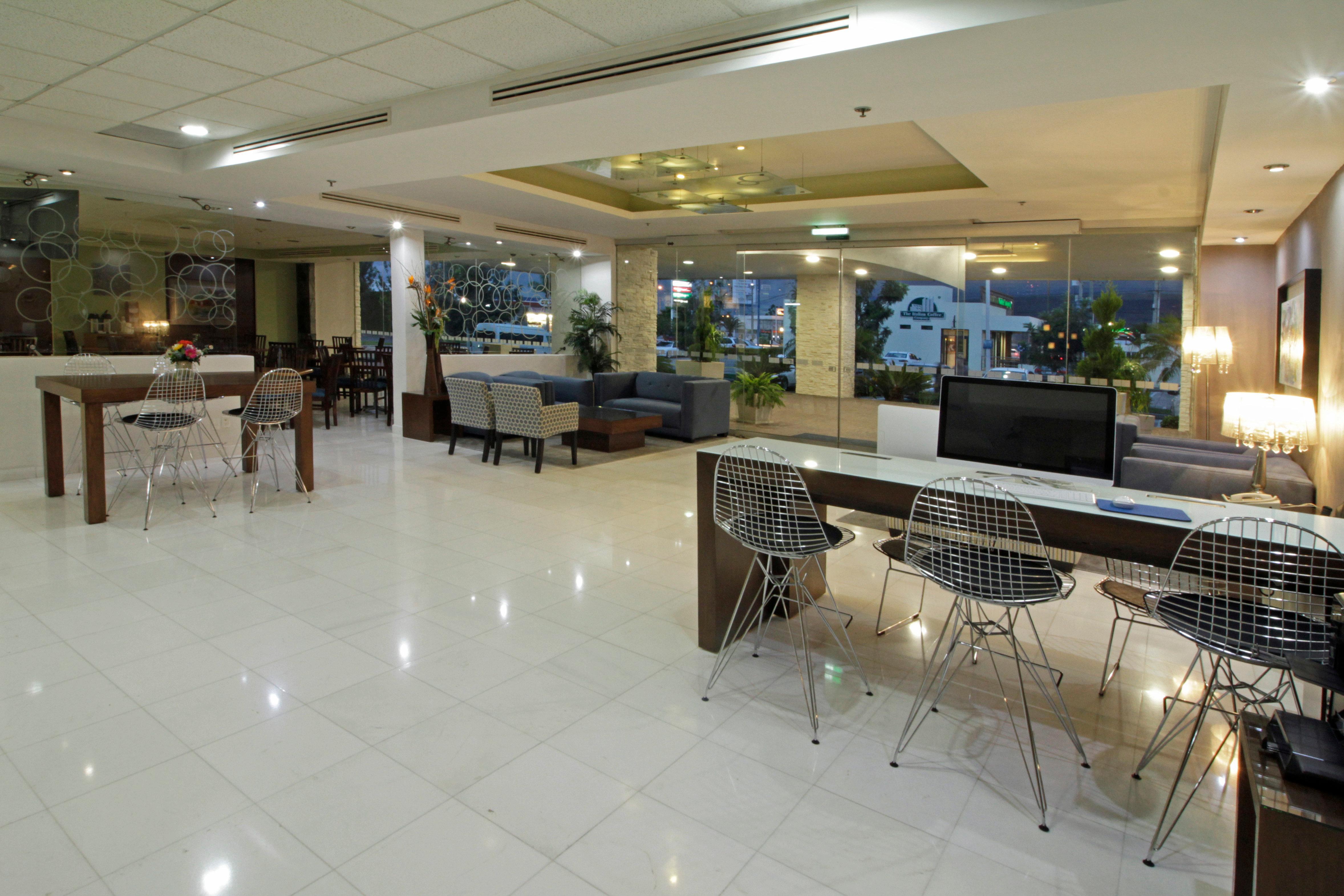 Holiday Inn Express & Suites Irapuato Dış mekan fotoğraf